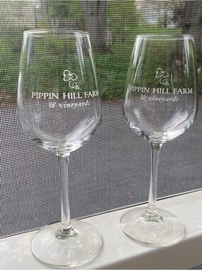 Set of 2 Pippin Hill Farm Vineyards Wine Glasses Etched Heavy Duty Stemware